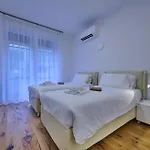 Blue Heaven Apartment *